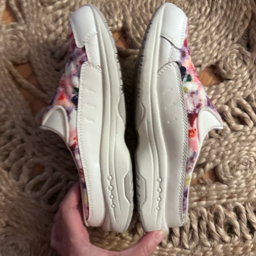 Women's Easy Spirit, Traveltime525 Clog Natural Floral Fabric Leather - Picture 4 of 6